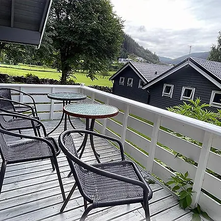 - Nr 6 Leilighet *